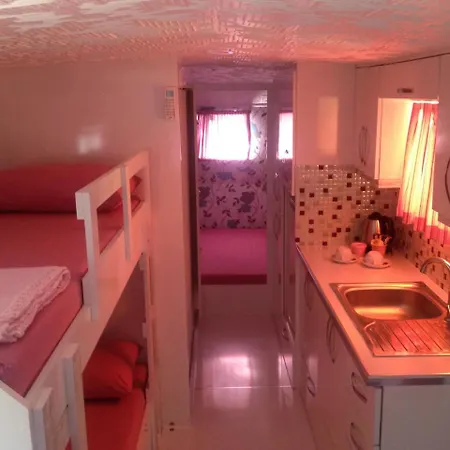 Bellerofon Caravan & * Çıralı